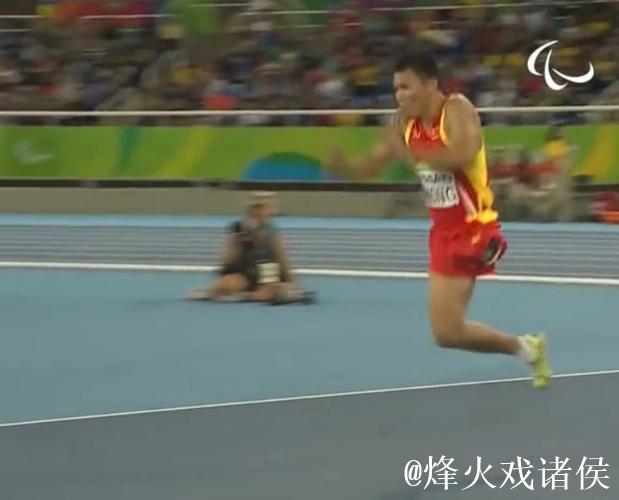 钟志强跳远摘铜，再次感动全网